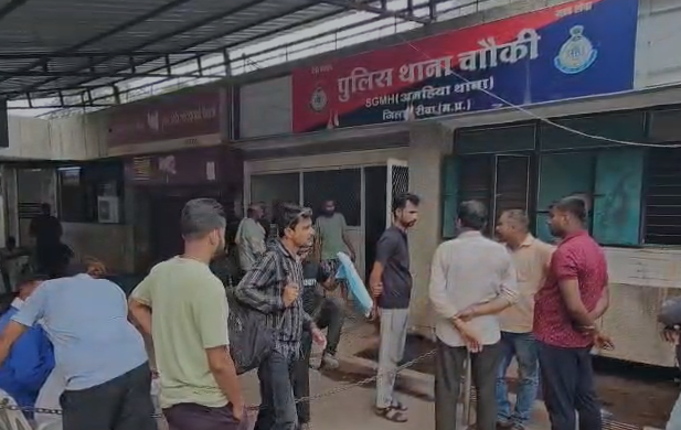 Rewa Road Accident News: रीवा में दर्दनाक सड़क हादसा बल्कर और ऑटो की भीषण टक्कर में तीन लोगों की मौत, दो गंभीर घायल