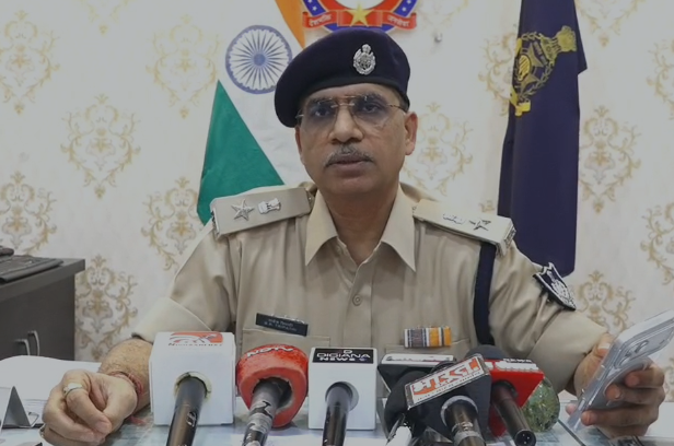 Indore Crime Branch Action: इंदौर क्राइम ब्रांच की बड़ी कार्रवाई 10.50 लाख की ब्राउन शुगर मामले का फरार आरोपी इमरान सकरिया गिरफ्तार