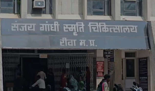 Rewa Hostel Incident: रीवा में MBA छात्रा की बिगड़ी तबीयत के बाद मचा हड़कंप, गंभीर हालत में संजय गांधी अस्पताल में भर्ती; जांच में जुटी पुलिस