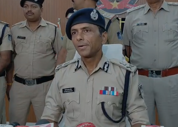 Indore Robbery Case: 29.65 लाख की लूट का पर्दाफाश रिटायर्ड फौजी निकला मास्टरमाइंड, लूट के बाद सांवरिया सेठ में चढ़ाए 1.11 लाख, फिर पुलिस ने दबोचा