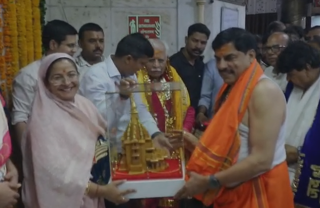 Mahakal Shayan Aarti: महाकाल की शयन आरती में शामिल हुए मुख्यमंत्री मोहन यादव और केंद्रीय मंत्री मनोहर लाल खट्टर, लिया बाबा महाकाल का आशीर्वाद