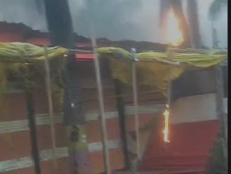 Ujjain Fire News: उज्जैन के काल भैरव मंदिर के सामने तड़के लगी भीषण आग, पूजन सामग्री की चार दुकानें जलकर खाक, लाखों का नुकसान, दमकल की पांच गाड़ियों ने एक घंटे में पाया काबू