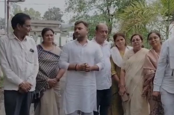 Balaghat News: बालाघाट जिला पंचायत में बढ़ा टकराव अध्यक्ष समेत 22 सदस्य CEO और सहायक यंत्री को हटाने हुए एकजुट, CM से मुलाकात की तैयारी
