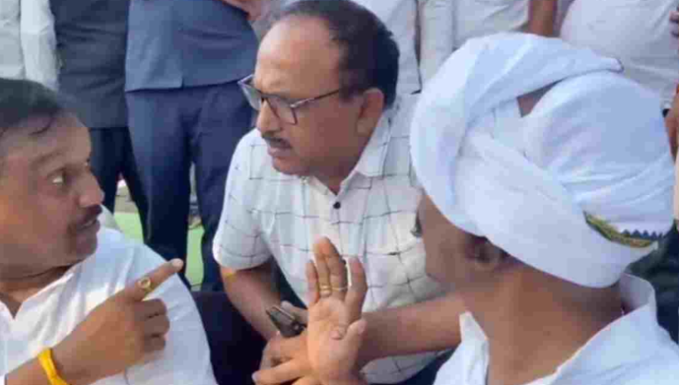Umaria News: उमरिया में कांग्रेस के प्रदर्शन के दौरान बवाल, पूर्व मंत्री और तहसीलदार के बीच तीखी नोकझोंक, VIDEO वायरल