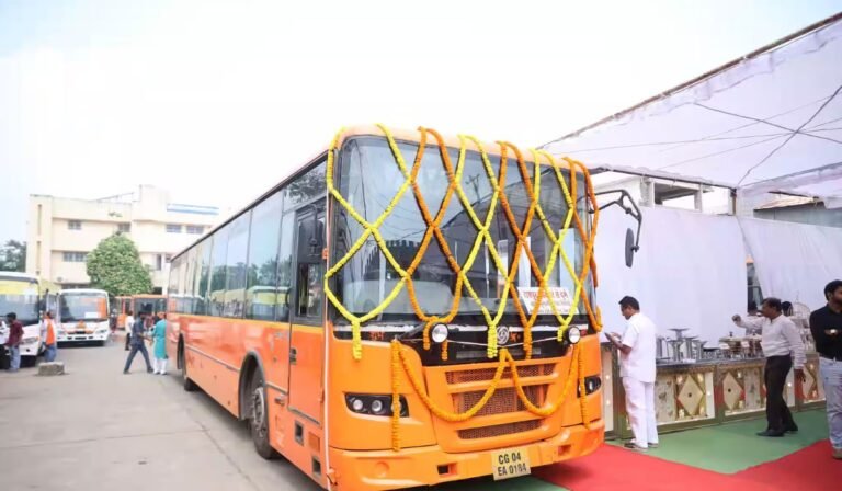 Raipur New City Bus Service: रायपुर की सड़कों पर दौड़ेंगी नई सिटी बसें 8 जून से मिलेगी राहत, 100 ई-बसों की योजना का पहला चरण शुरू