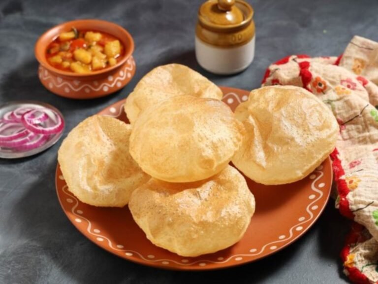 Low-oil cooking: पूड़ियां तलने के बाद हो जाती हैं ऑयली: जानें 7 नायाब तरीके, नहीं बढ़ेगी कैलोरी और कोलेस्ट्रॉल