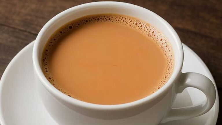 Best Time To Drink Tea: सुबह की कड़क चाय या शाम का सुकून? जानिए सेहत के लिहाज से चाय पीने का सबसे सही समय