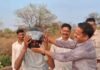 Ashoknagar Road Safety: जन्मदिन पर फिजूलखर्ची छोड़ बांटे हेलमेट: ज्ञानालय परिवार के संयोजक अर्जुन यादव ने पेश की मानवता की मिसाल