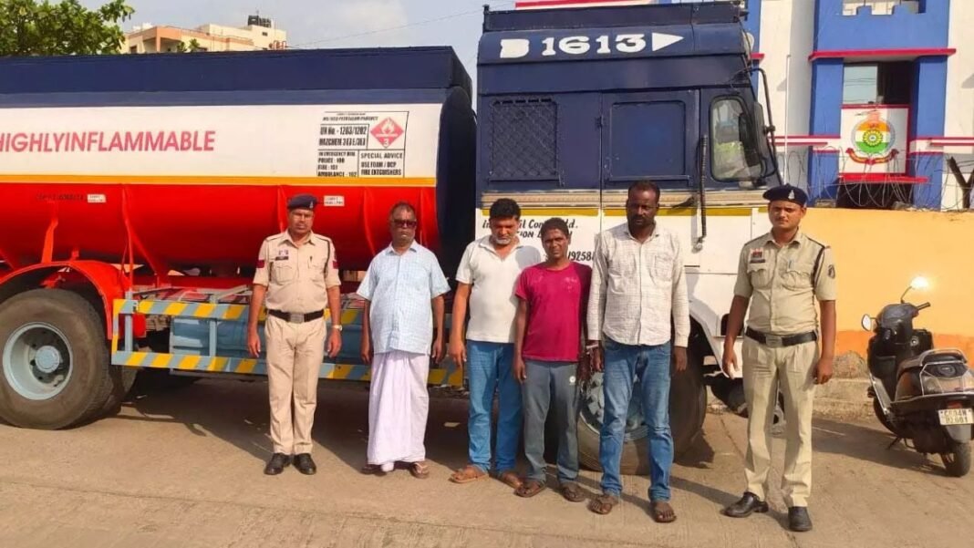 Raipur Illegal Fuel: रायपुर पुलिस का बड़ा एक्शन: कबीर नगर में अवैध डीजल-पेट्रोल के बड़े काले खेल का भंडाफोड़, चार आरोपी गिरफ्तार