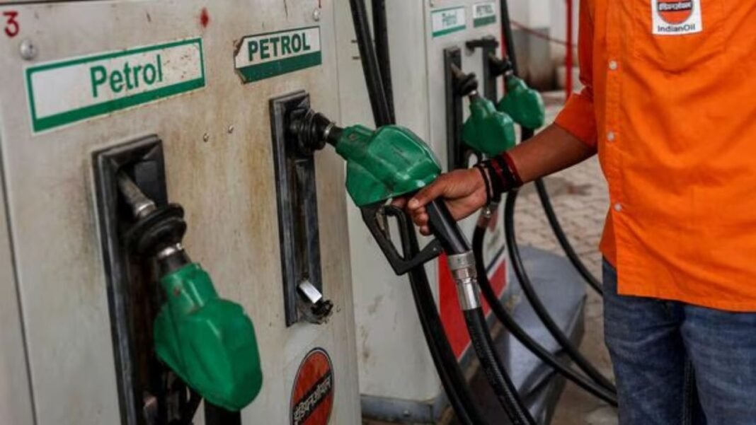 Petrol Diesel Price India: तेल कंपनियों का ‘मार्केटिंग मार्जिन’ फिर से रिकॉर्ड स्तर पर, जेपी मॉर्गन की रिपोर्ट के बाद पेट्रोल-डीजल की कीमतों को लेकर विधिक बहस तेज