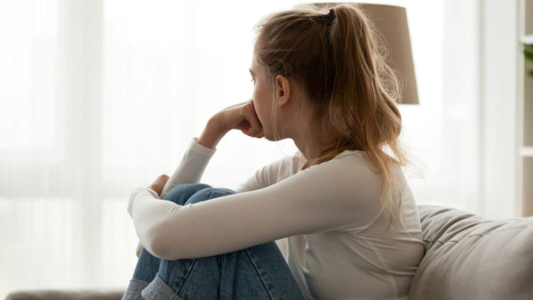 Loneliness Is Power: अकेलापन खालीपन नहीं, बल्कि ताकत है: जानिए क्यों भीड़ से दूर रहने वाले लोग होते हैं ज्यादा क्रिएटिव और संतुलित