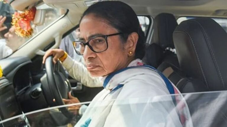 Mamata Banerjee News: कोलकाता में टीएमसी के बागी विधायकों की विशेष बैठक, ममता बनर्जी को अध्यक्ष पद से हटाया