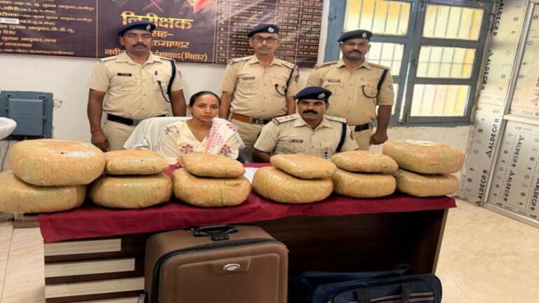 Ganja Seized Train: विशाखापट्टनम एक्सप्रेस के एसी कोच में मिला गांजे से भरा बैग, डीडीयू नगर रेल पुलिस अलर्ट