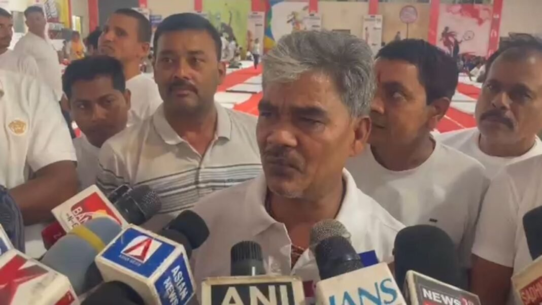 Bemetara Yoga Day Dispute: राज्यसभा सांसद लक्ष्मी वर्मा और विधायक दीपेश साहू की मौजूदगी में पोस्टर विवाद से गर्माई सियासत