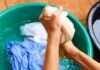 Clothes Handwash Tricks: कपड़ों से जिद्दी दाग हटाने के लिए अपनाएं यह जेंटल ट्रिक, रगड़ने के बजाय हल्के हाथों का जादू आएगा काम