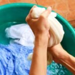 Clothes Handwash Tricks: कपड़ों से जिद्दी दाग हटाने के लिए अपनाएं यह जेंटल ट्रिक, रगड़ने के बजाय हल्के हाथों का जादू आएगा काम