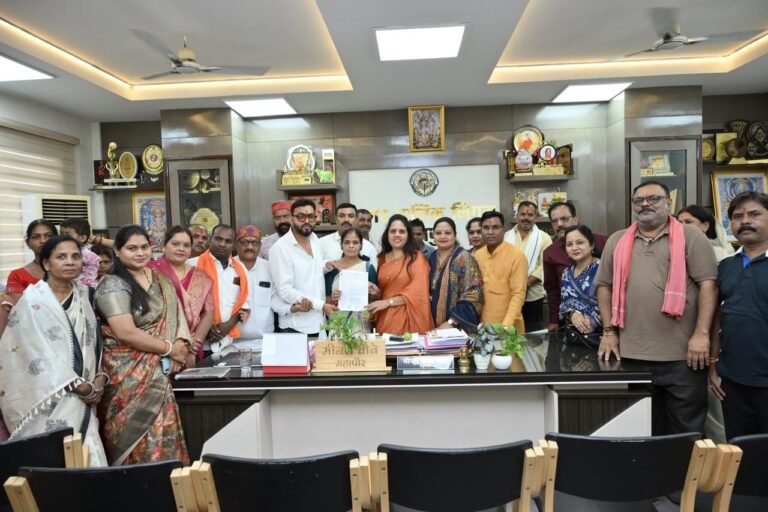 Telibandha Talab: हमारी पहचान हमारी धरोहर : तेलीबांधा तालाब में माता तेलीन दाई की मूर्ति निर्माण के लिए साहू संघ ने उप मुख्यमंत्री और महापौर को सौंपा ज्ञापन