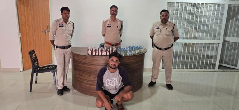 Raigarh Police Raid: रायगढ़ पुलिस का ऑपरेशन आघात तीन इलाकों में दबिश देकर भारी मात्रा में अवैध शराब बरामद