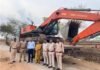 Gariaband Illegal Mining Action: गरियाबंद में अवैध खनन माफियाओं पर प्रशासन का बड़ा प्रहार, देर रात चली कार्रवाई में मशीन और हाइवा जब्त