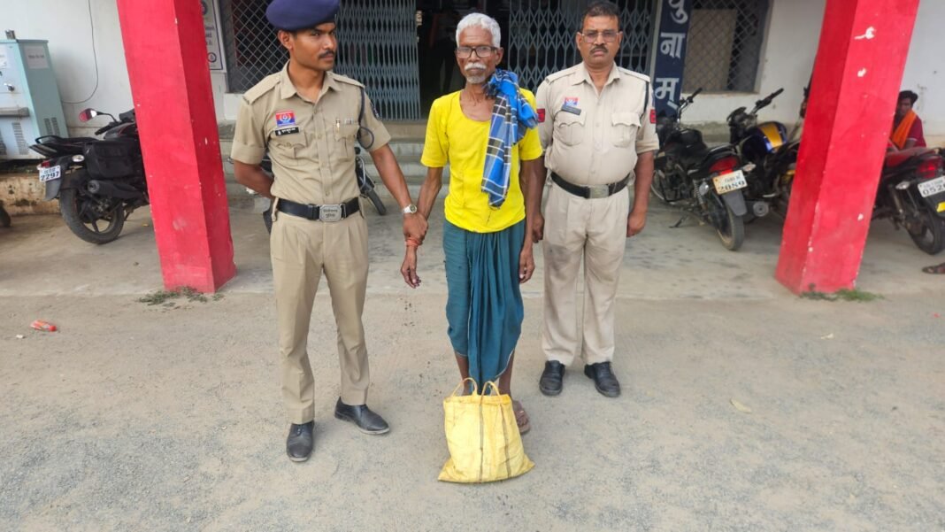 Operation Aghaat: रायगढ़ में ऑपरेशन “आघात” के तहत बड़ी कार्रवाई: लैलूंगा पुलिस ने 1.295 किलो गांजे के साथ 65 वर्षीय आरोपी को दबोचा