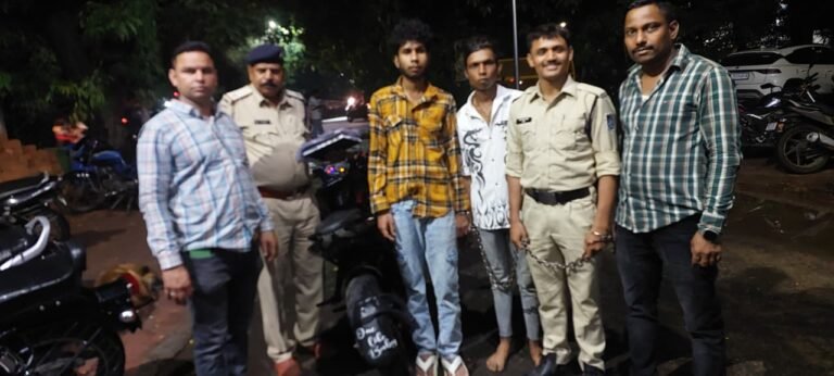 Indore Crime: इंदौर में मोबाइल स्नेचिंग गैंग का पर्दाफाश, 450 CCTV कैमरों की मदद से दो शातिर लुटेरे गिरफ्तार, 5 मोबाइल और बाइक जब्त