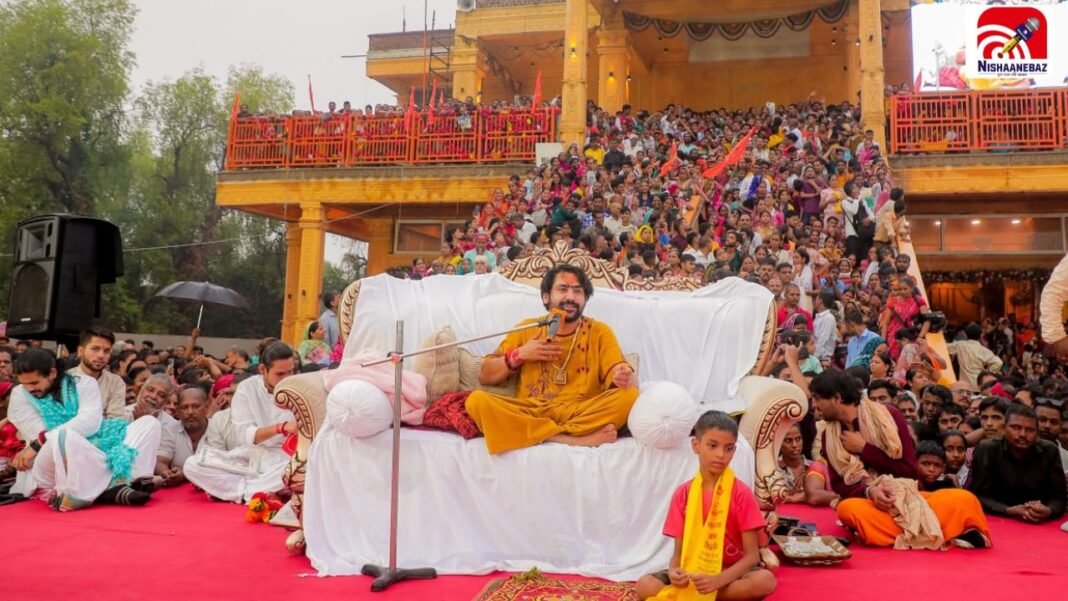 मुंबई की तेज बारिश में भी नहीं हिले भक्त, बागेश्वर सरकार के दरबार में दिखी अटूट आस्था, दिखा अद्भुत दृश्य