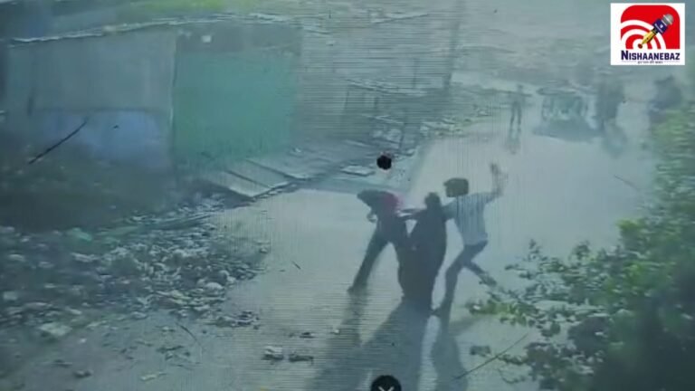 MP Crime: भोपाल की सड़क पर दिल दहला देने वाली घटना! पूर्व लिव-इन पार्टनर ने युवती पर किए चाक़ू के ताबड़तोड़ वार, देखें Video