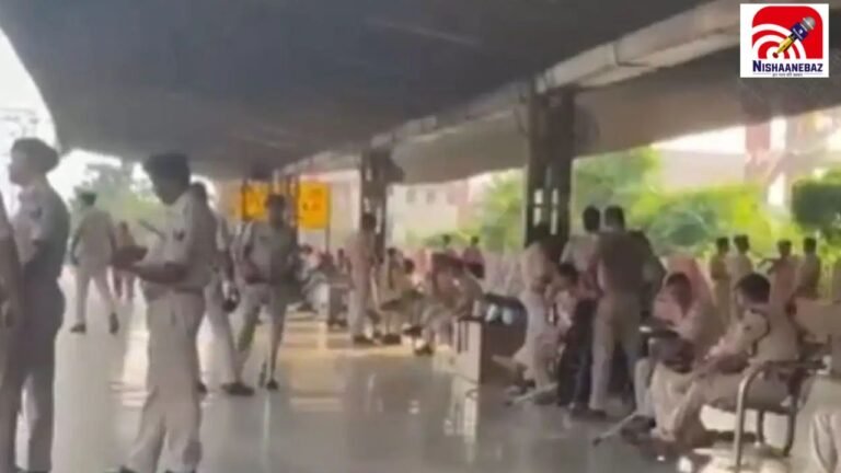 पटना में ट्रेन लेट होने पर बुरी तरह भड़के छात्र! स्टेशन में तोड़फोड़ के बाद बढ़ा तनाव, IG समेत कई पुलिसकर्मी घायल