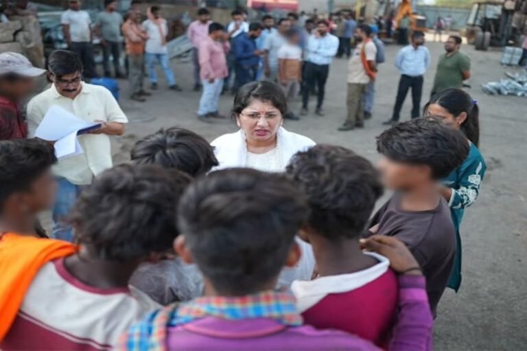 Child Labour Racket: रायपुर की लोहा फैक्ट्री में चल रहा था मासूमों का शोषण, अध्यक्ष डॉ. वर्णिका शर्मा ने मारा छापा