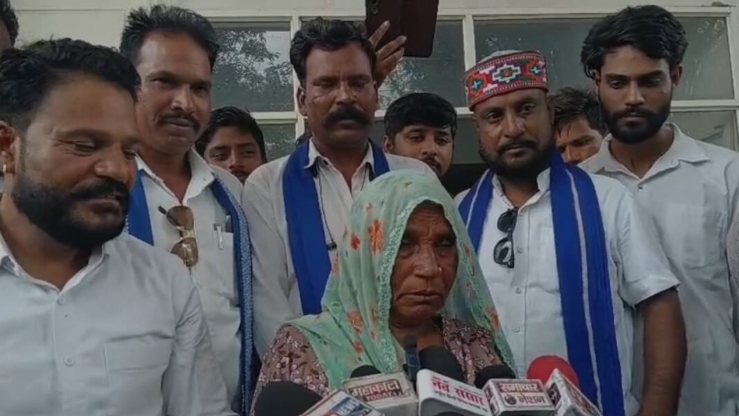 LandDisputeUjjain: उज्जैन के नवादा गांव में जमीन विवाद: हथियार लेकर जबरन कब्जा करने के प्रयास का आरोप LandDisputeUjjain: उज्जैन के नवादा गांव में जमीन विवाद: हथियार लेकर जबरन कब्जा करने के प्रयास का आरोप