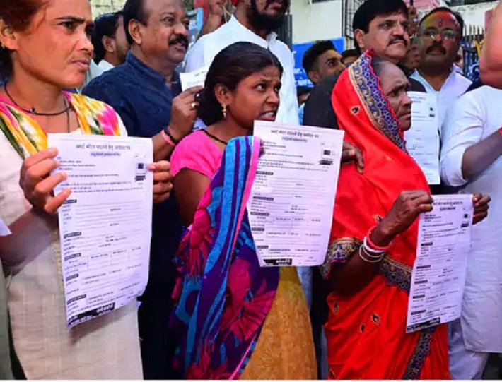 Congress Smart Meter Protest: रायपुर में कांग्रेस का स्मार्ट मीटर के खिलाफ अभियान शुरू, घर-घर पहुंचकर बांटे आवेदन, बढ़े बिजली बिलों पर सरकार को घेरा Congress Smart Meter Protest