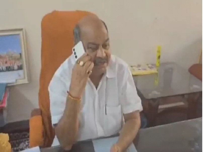 BJP MLA Purandar Mishra: फेसबुक कमेंट पर युवक के खिलाफ FIR, BJP विधायक पुरंदर मिश्रा पर की थी आपत्तिजनक टिप्पणी BJP MLA Purandar Mishra