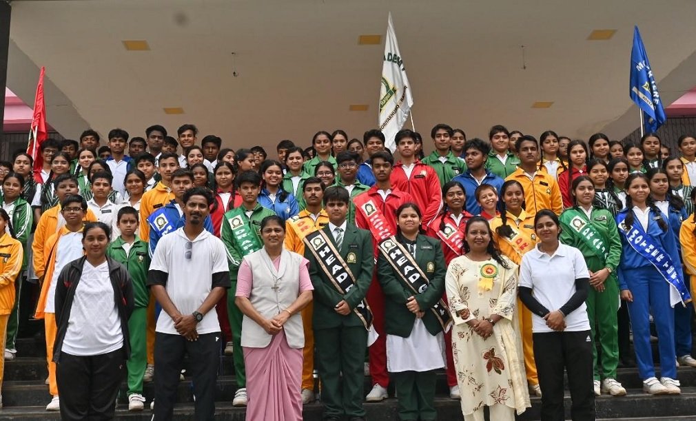 Theresian Academy: अनुशासन और सेवा-भाव के साथ नेतृत्व का संकल्प, थेरेसियन एकेडमी में प्रवेश समारोह, प्राचार्या सिस्टर सेलीन कुरियन ने कही ये बात Theresian Academy