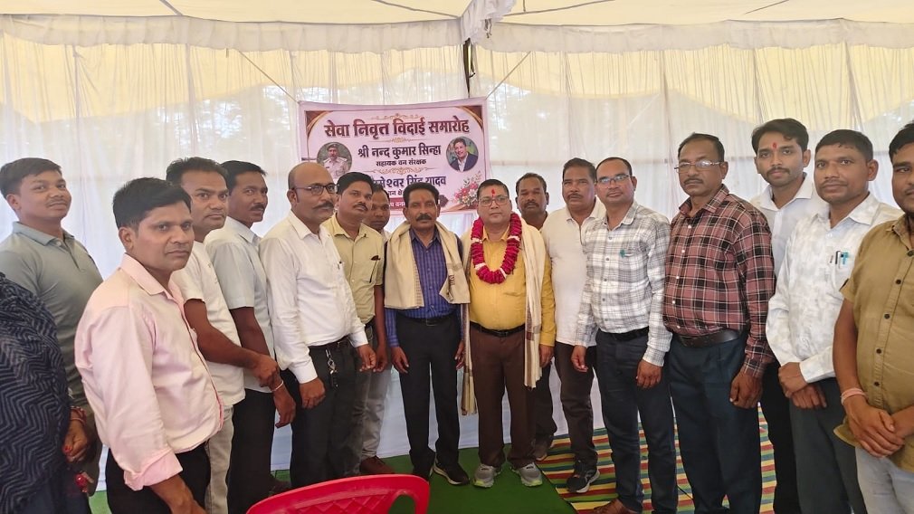 CG NEWS: कर्तव्यनिष्ठ सेवाओं को मिला सम्मान, एसडीओ नंदकुमार सिन्हा और रेंजर यादव को विदाई, 35 वर्षों की सेवा को मिला सम्मान CG NEWS