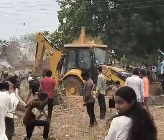 Nakti Village Demolition : नकटी गांव में अतिक्रमण हटाने के दौरान बवाल, अज्ञात ग्रामीणों पर FIR दर्ज Nakti Village Demolition