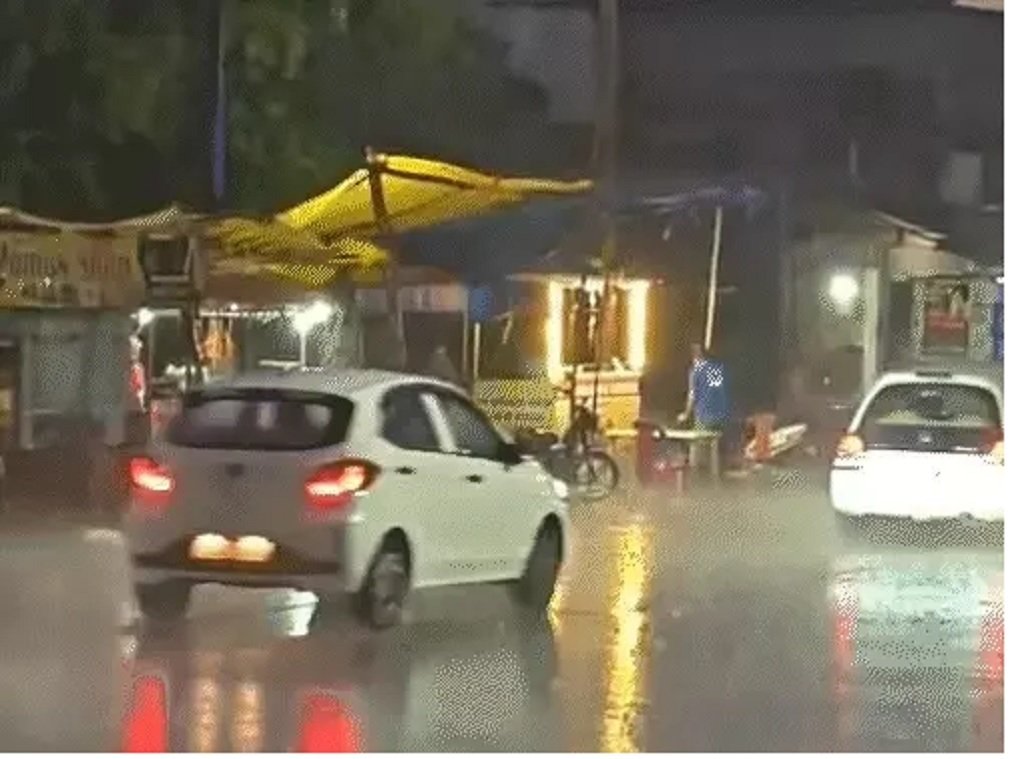 Chhattisgarh Weather Update: ब्रेक के बाद फिर एक्टिव हुआ मानसून, रायपुर में बूंदाबांदी, गरज-चमक के साथ कई जिलों में बरसेंगे बादल Chhattisgarh Weather Update