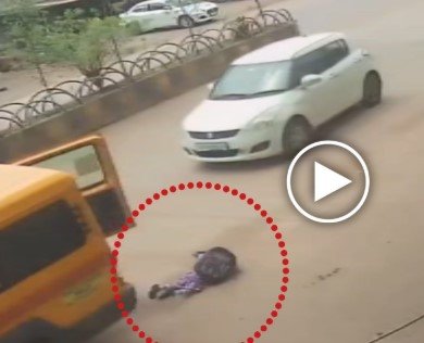 Durg News: बड़ी लापरवाही: चलती स्कूल वैन का गेट खुला, सड़क पर गिरा मासूम, CCTV में कैद हुई घटना Durg News