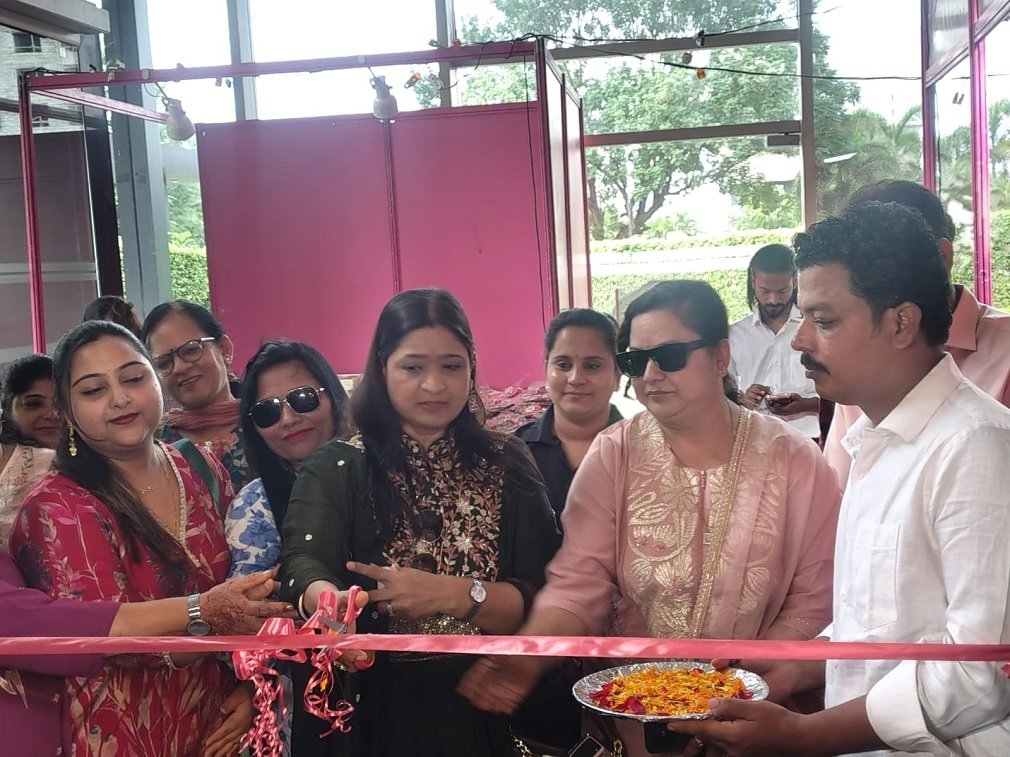 Rangoli” Exhibition : रायपुर में दो दिवसीय “रंगोली” प्रदर्शनी का आयोजन,पारंपरिक और आधुनिक डिजाइन का दिखा संगम Rangoli" Exhibition