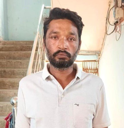 Crime News: महानदी किनारे मिली महिला की लाश का खुलासा: चरित्र शंका में प्रेमी ने की हत्या, शव श्मशान घाट के पास फेंका Crime News
