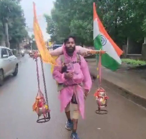Kanwar Yatra 2026: 7500 किलोमीटर की कांवड़ पदयात्रा पर निकले रोहित कश्यप पहुंचे राजनांदगांव, अयोध्या से अमरनाथ तक का लिया संकल्प Kanwar Yatra 2026