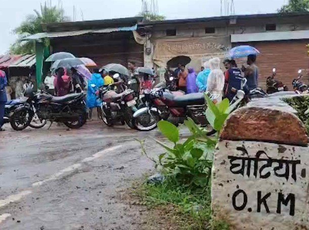 Mohla-Manpur Accident:मोहला-मानपुर: स्कूल बस की चपेट में आने से 2 वर्षीय बच्ची की मौत, आक्रोशित ग्रामीणों ने किया चक्काजाम Mohla-Manpur Accident