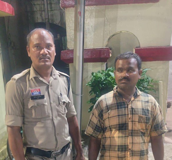 Raipur Crime : उड़ीसा से रायपुर तक नशे का नेटवर्क बेनकाब, बस चालक गिरफ्तार; खम्हारडीह पुलिस की बड़ी कार्रवाई Raipur Crime