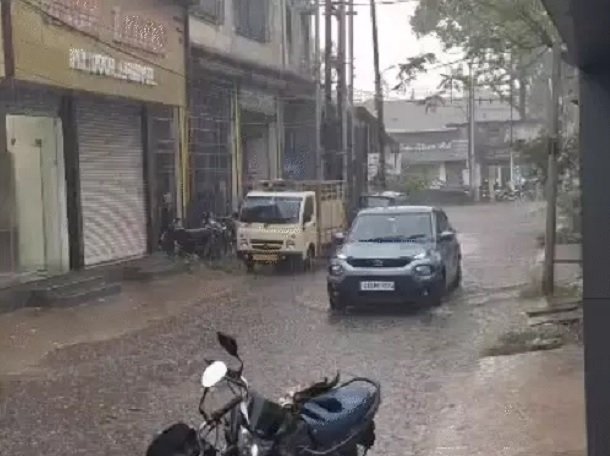 Chhattisgarh Weather Update: मानसून फिर हुआ सक्रिय, रायपुर समेत कई जिलों में झमाझम बारिश; गरज-चमक और बिजली गिरने का अलर्ट Chhattisgarh Weather Update
