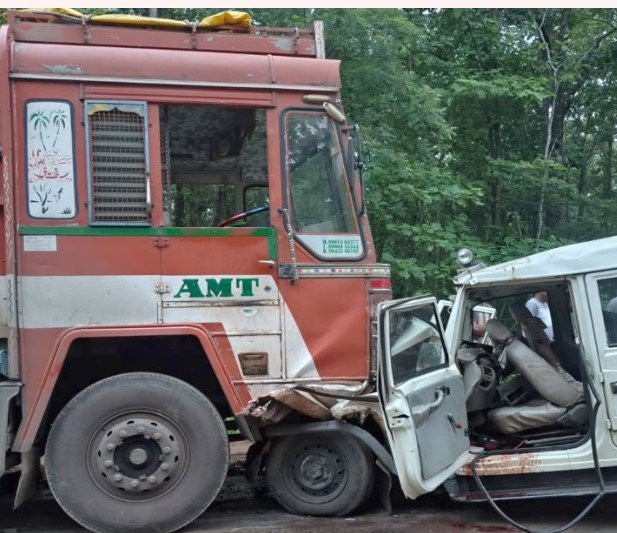Gariaband Accident: गरियाबंद में दर्दनाक सड़क हादसा: वन विभाग की बोलेरो और ट्रक की भिड़ंत में फॉरेस्ट रेंजर की मौत, 8 घायल Gariaband Accident