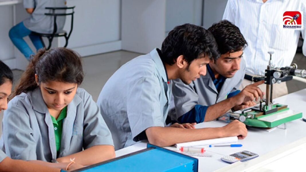 AICTE का बड़ा फैसला! देशभर के 58 इंजीनियरिंग कॉलेज होंगे बंद, MP के 8 कॉलेजों पर भी कार्रवाई AICTE का बड़ा फैसला! देशभर के 58 इंजीनियरिंग कॉलेज होंगे बंद, MP के 8 कॉलेजों पर भी कार्रवाई