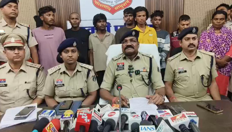 Sakti Murder Case: प्यार का खौफनाक अंजाम प्रेमी ने पत्नी के साथ मिलकर रची खूनी साजिश, 4 लाख की सुपारी देकर कराई प्रेमिका की हत्या, 9 आरोपी गिरफ्तार Sakti Murder Case: प्यार का खौफनाक अंजाम प्रेमी ने पत्नी के साथ मिलकर रची खूनी साजिश, 4 लाख की सुपारी देकर कराई प्रेमिका की हत्या, 9 आरोपी गिरफ्तार