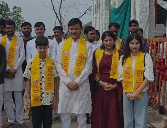 Bageshwar Dham News: बागेश्वर धाम पहुंचे वेयरहाउस कॉर्पोरेशन के अध्यक्ष संजय नगायच, बोले- किसानों और गरीबों के खाद्यान्न की सुरक्षा मेरी सर्वोच्च जिम्मेदारी Bageshwar Dham News: बागेश्वर धाम पहुंचे वेयरहाउस कॉर्पोरेशन के अध्यक्ष संजय नगायच, बोले- किसानों और गरीबों के खाद्यान्न की सुरक्षा मेरी सर्वोच्च जिम्मेदारी