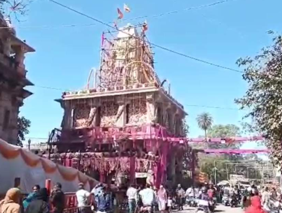 Gwalior Temple News: अचलेश्वर मंदिर की दान पेटी से निकलीं हैरान करने वाली अर्जियां किसी ने सुंदर लड़कों को न देखने की खाई कसम, तो किसी ने खुद से बातें छोड़ने का लिया संकल्प Gwalior Temple News: अचलेश्वर मंदिर की दान पेटी से निकलीं हैरान करने वाली अर्जियां किसी ने सुंदर लड़कों को न देखने की खाई कसम, तो किसी ने खुद से बातें छोड़ने का लिया संकल्प