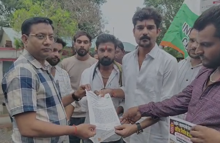 Raisen News: राहतगढ़-रायसेन फोरलेन के कथित घटिया निर्माण पर युवा कांग्रेस का प्रदर्शन, जांच की मांग को लेकर तहसीलदार को सौंपा ज्ञापन Raisen News: राहतगढ़-रायसेन फोरलेन के कथित घटिया निर्माण पर युवा कांग्रेस का प्रदर्शन, जांच की मांग को लेकर तहसीलदार को सौंपा ज्ञापन