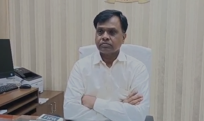 Rewa News: रीवा में रिश्वत लेते कैमरे में कैद हुआ पटवारी, महिला बोली- कर्ज लेकर पैसे दिए हैं, मेरा काम जरूर कर दीजिए; कलेक्टर ने दिए जांच के आदेश Rewa News: रीवा में रिश्वत लेते कैमरे में कैद हुआ पटवारी, महिला बोली- कर्ज लेकर पैसे दिए हैं, मेरा काम जरूर कर दीजिए; कलेक्टर ने दिए जांच के आदेश